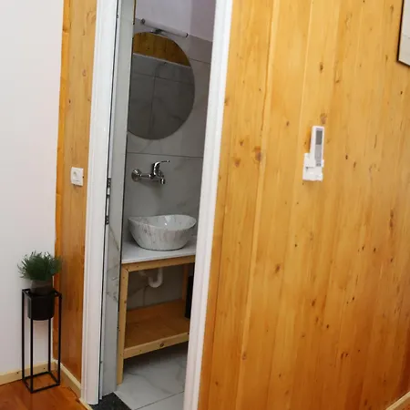 Airport Comfort Nest 1 Guest house Kamez